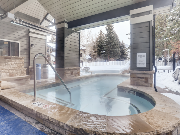 Beaver Creek Luxury Vacation Accommodation 200 Yard to Lift